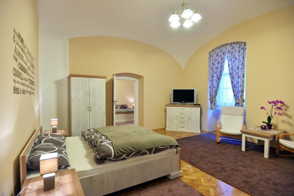 Foter Apartman エゲル エクステリア 写真