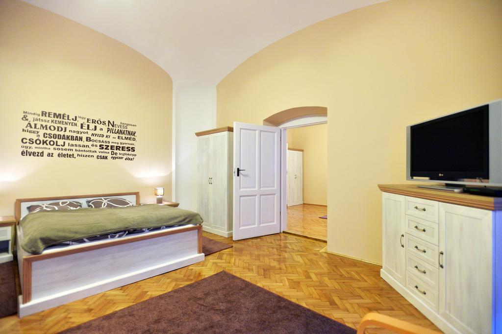 Foter Apartman エゲル エクステリア 写真