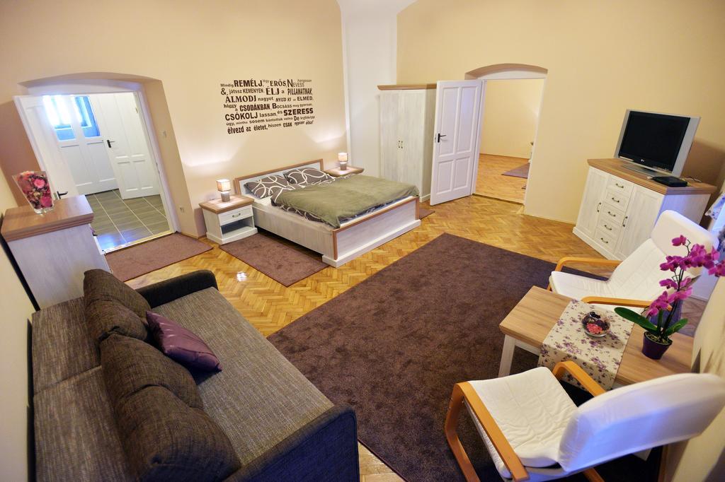 Foter Apartman エゲル エクステリア 写真